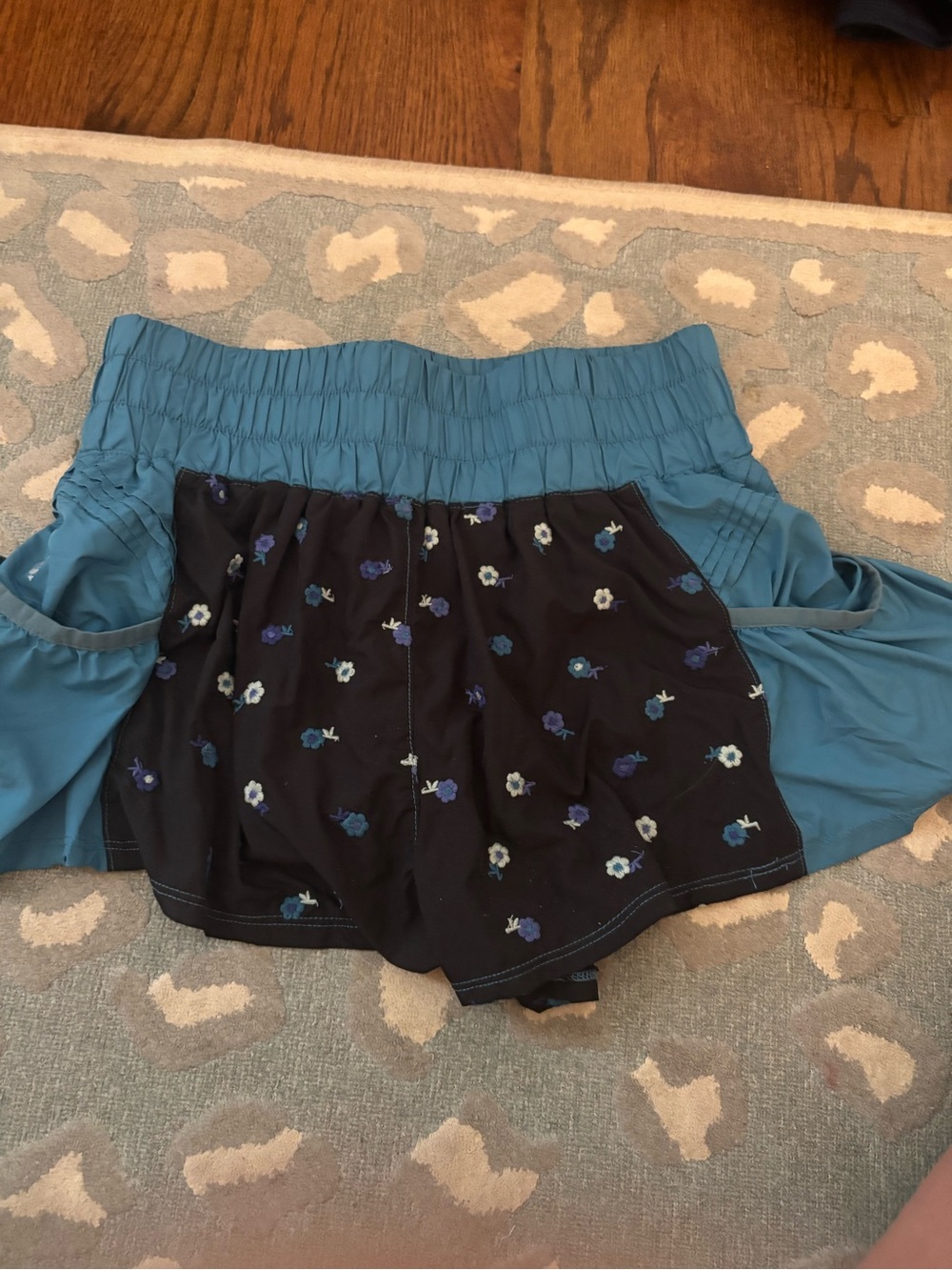 Free people flower patterned athletic shorts-Get you’re flirt on shorts